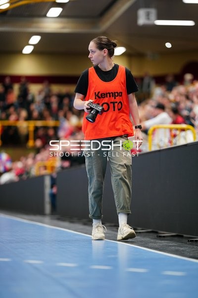 Fotografin am Spielfeldrand