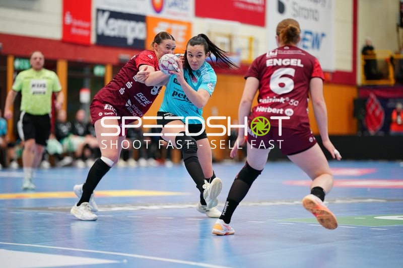 Szene mit Lena Sophia Degenhardt (8; HSG Bensheim/Auerbach) und Jana Scheib (20; Thüringer HC)