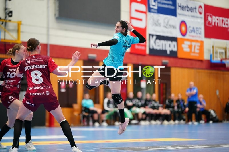 Szene mit Lotta Heider (7; Thüringer HC) und Lena Sophia Degenhardt (8; HSG Bensheim/Auerbach)
