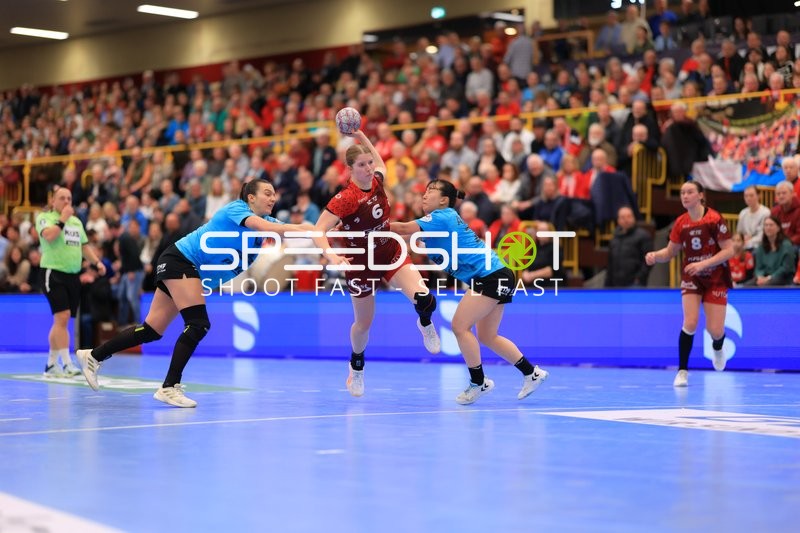 Szene mit Nina Engel (6; HSG Bensheim/Auerbach) und Lena Sophia Degenhardt (8; HSG Bensheim/Auerbach)