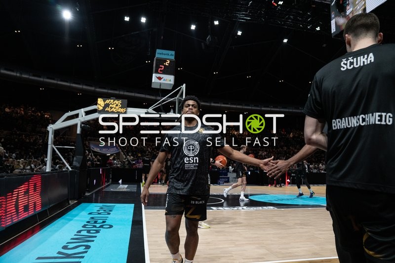 Szene mit Grant Sherfield (25; Basketball Löwen Braunschweig)