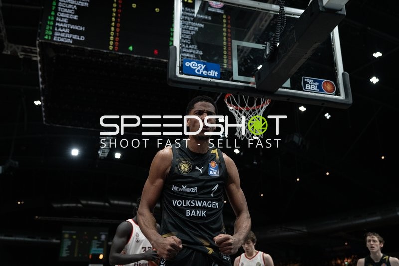 David NGuessan (1; Basketball Löwen Braunschweig) und Benjamin Schröder (2; Basketball Löwen Braunschweig) in Aktion