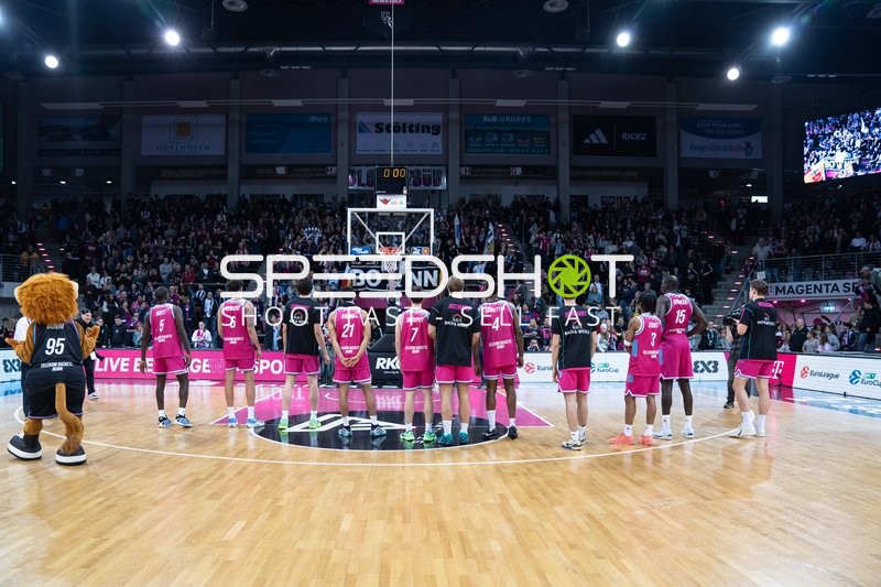 Teamaufstellung von Telekom Baskets Bonn auf dem Spielfeld