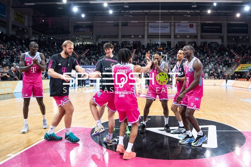 Spielaktion mit Melvin Jostmann (12; Telekom Baskets Bonn) und Teamkollegen