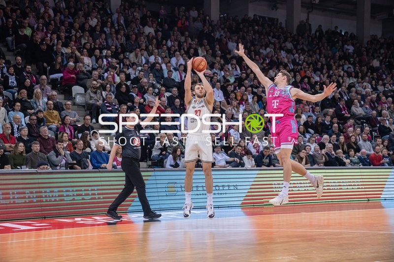 Spielaktion mit Moritz Krimmer (27; Bamberg Baskets)