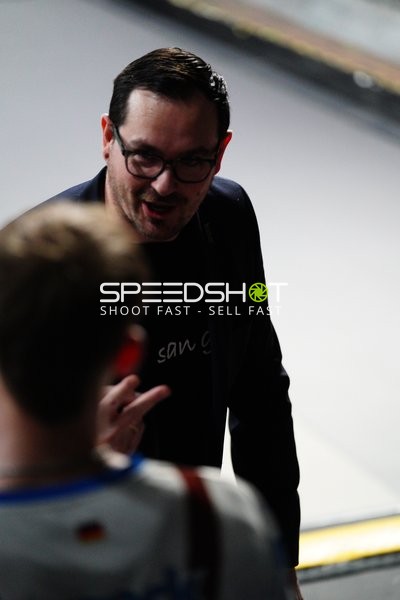 Gespräch vor Volleyballspiel