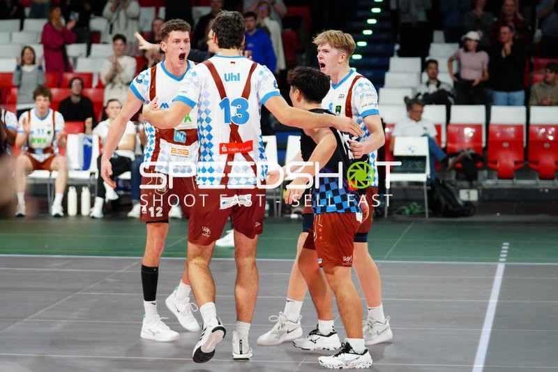 Jubel von Laurenz Welsch (12; WWK Volleys Herrsching) und Janik Sambale (8; WWK Volleys Herrsching)