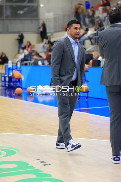 Trainer von MLP Academics Heidelberg am Spielfeldrand