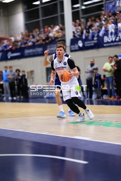 Spielaktion mit Sir Jabari Rice (10; Basketball Nymburg)