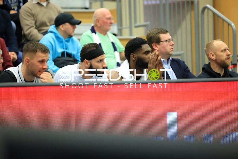 Szene mit KeyShawn Feazell (6; Basketball Nymburg), Matej Svoboda (11; Basketball Nymburg) und Vojtech Hruban (77; Basketball Nymburg)