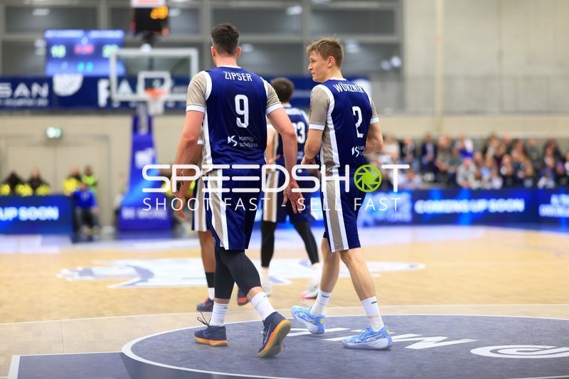 Niklas Würzner (2; MLP Academics Heidelberg) und Paul Zipser (9; MLP Academics Heidelberg) auf dem Spielfeld