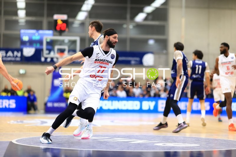 Vojtech Hruban (77; Basketball Nymburg) in Aktion