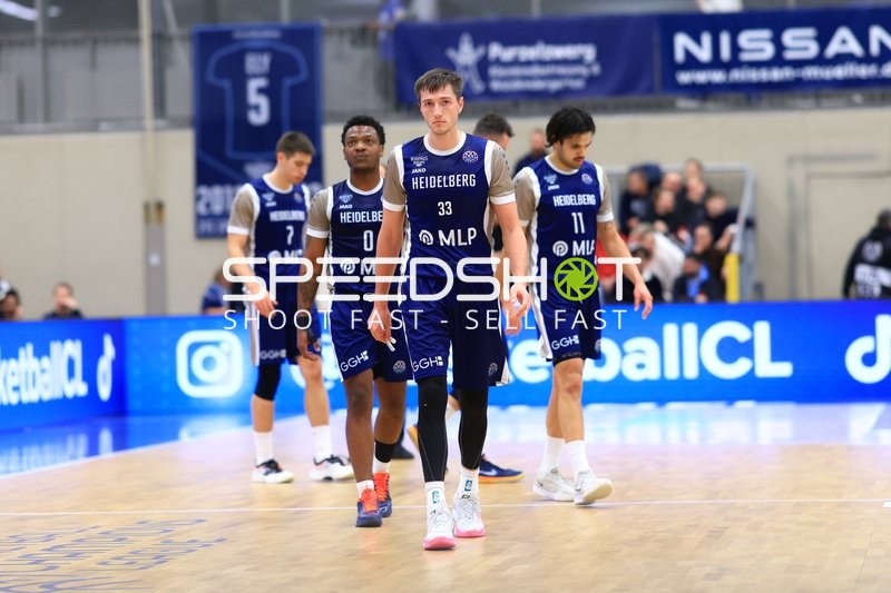 Szene mit Ryan Mikesell (33; MLP Academics Heidelberg), DJ Horne (0; MLP Academics Heidelberg) und Erol Ersek (11; MLP Academics Heidelberg)