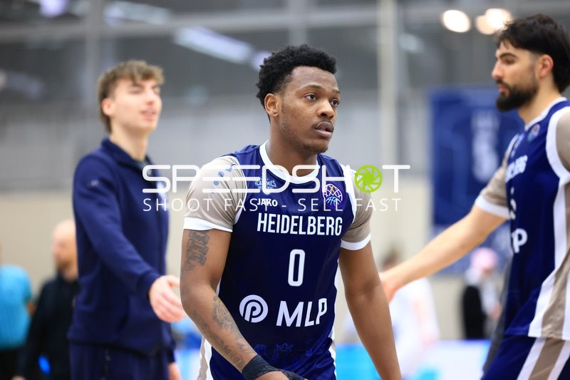 Marcel Keßen (15; MLP Academics Heidelberg) und Marcus Weathers (00; MLP Academics Heidelberg) in Aktion