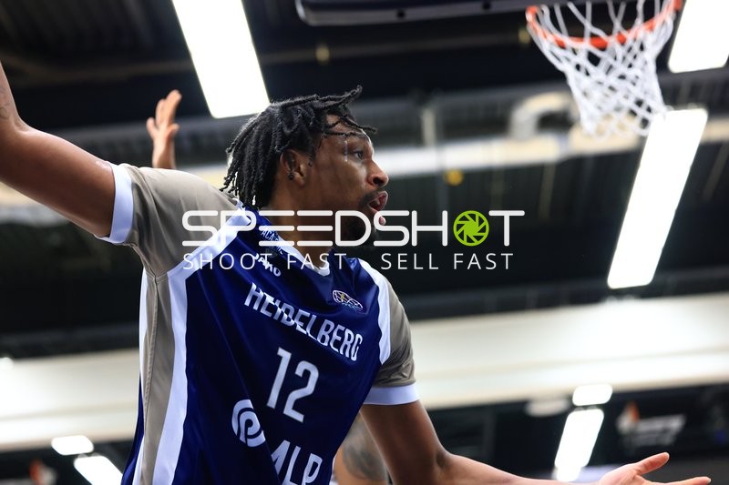 Osun Osunniyi (12; MLP Academics Heidelberg) in Aktion