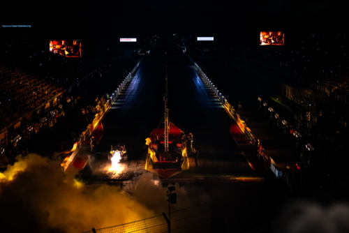 Drag-Racing-Start bei Nacht