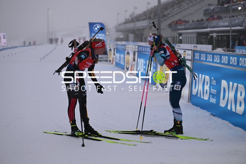 Sprint der Frauen in Oberhof: Julia TANNHEIMER (47; Biathlon Frauen) und Suvi MINKKINEN (48; Biathlon Frauen)