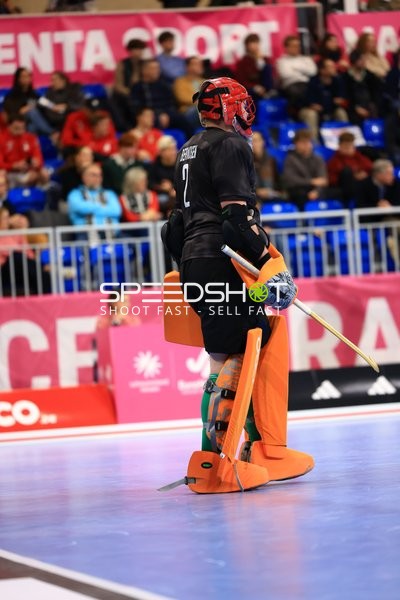 Torwart mit Nummer 2 in Aktion