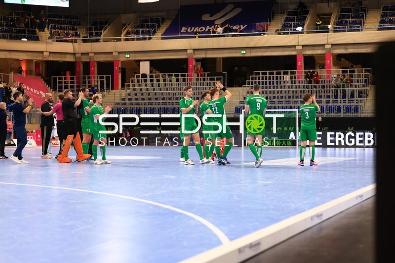 EuroHockey Indoor Championship 2026 - 12; Irland und 5; Irland klatschen ab