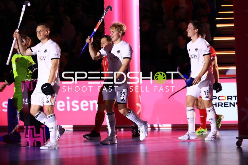 Spieler von Deutschland betreten Halle