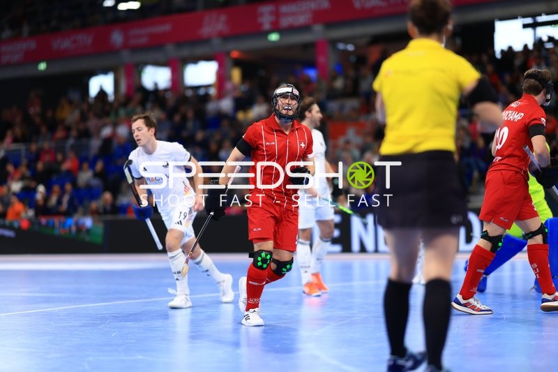 10; Schweiz und Luca Großmann (19; Deutschland) im Duell