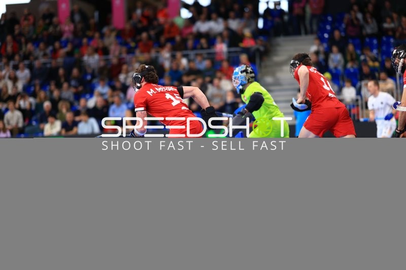 15; Schweiz mit Ball vor Torwart