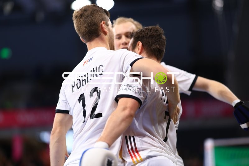 Anton Pöhling (12; Deutschland) und Nicolas Proske (7; Deutschland) feiern