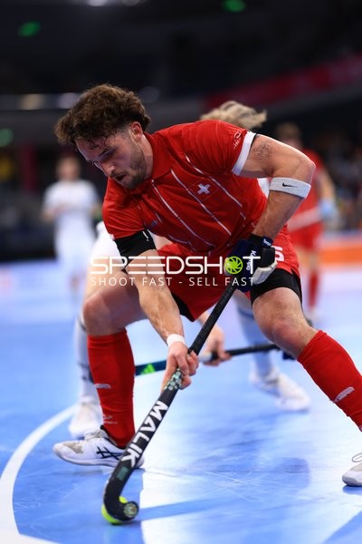 Spieler von Schweiz mit Ball in Aktion