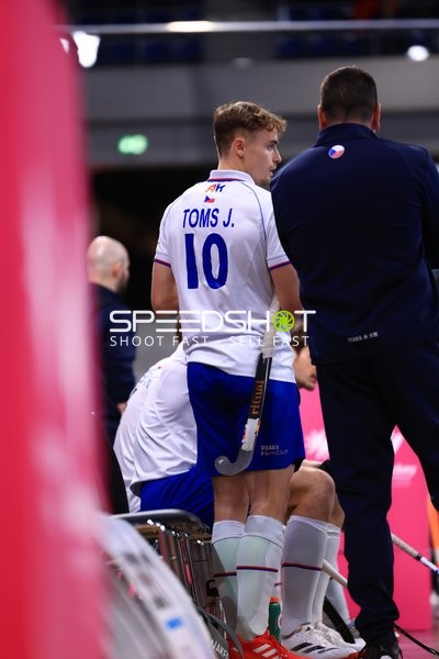 Spieler Josef TOMS (10; Tschechien) am Spielfeldrand