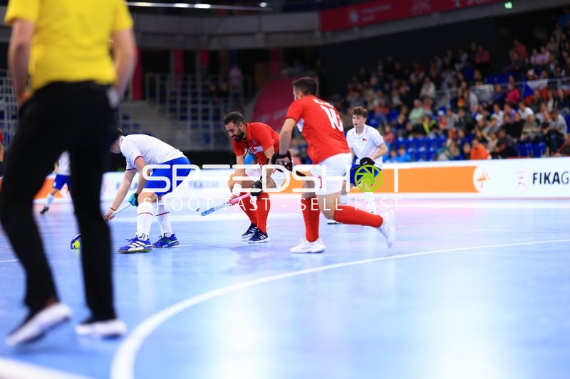 EuroHockey Indoor Championship 2026 - Zweikampf um Ball
