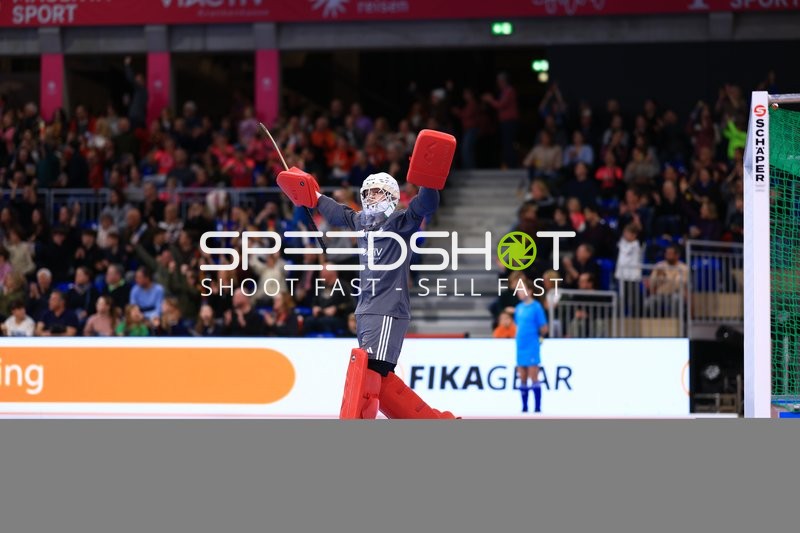 Torwart Timo BÜTLER (30; Schweiz) jubelt im Torraum