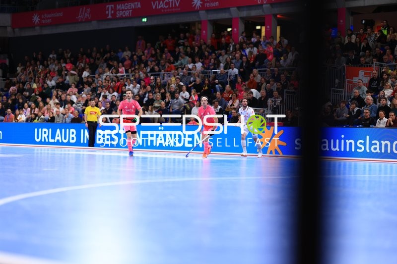 EuroHockey Indoor Championship 2026 - Mika CONRAD (9; Schweiz) und Loris GRANDCHAMP (10; Schweiz) mit Ball