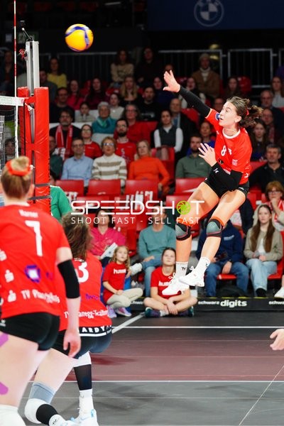 Joana Huber (8; TV Planegg-Krailling) schmettert