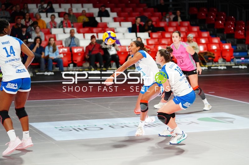 Spielszene mit Lilli Albrecht (17; ESA Grimma Volleys)