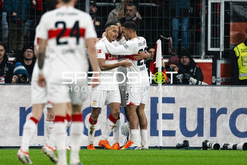 Spieler feiern Torjubel