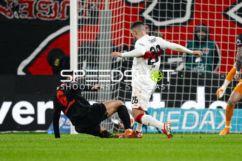 Zweikampf vor dem Tor