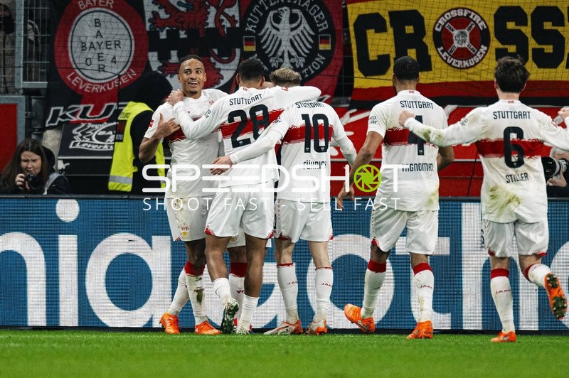 Spieler feiern gemeinsam