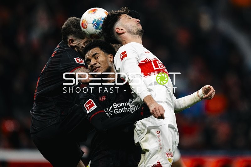 Kopfball-Duell im Spiel