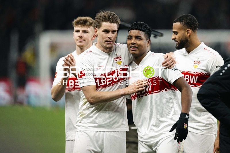 Spieler feiern gemeinsam