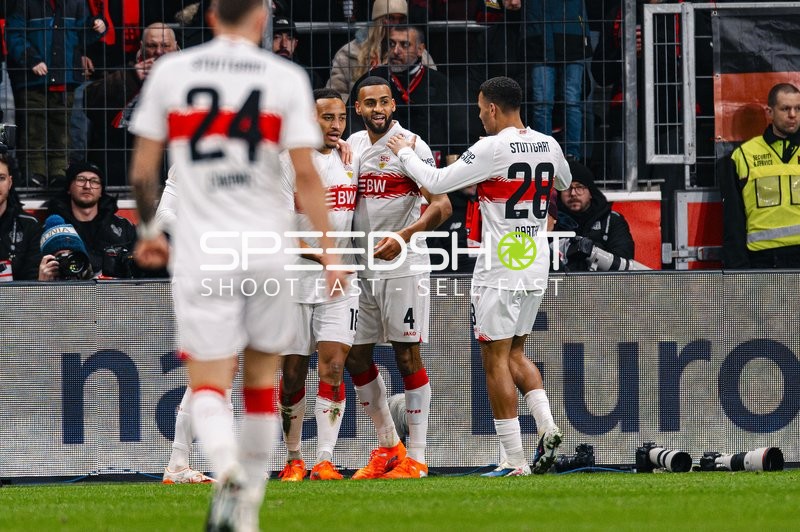 Spieler feiern gemeinsam