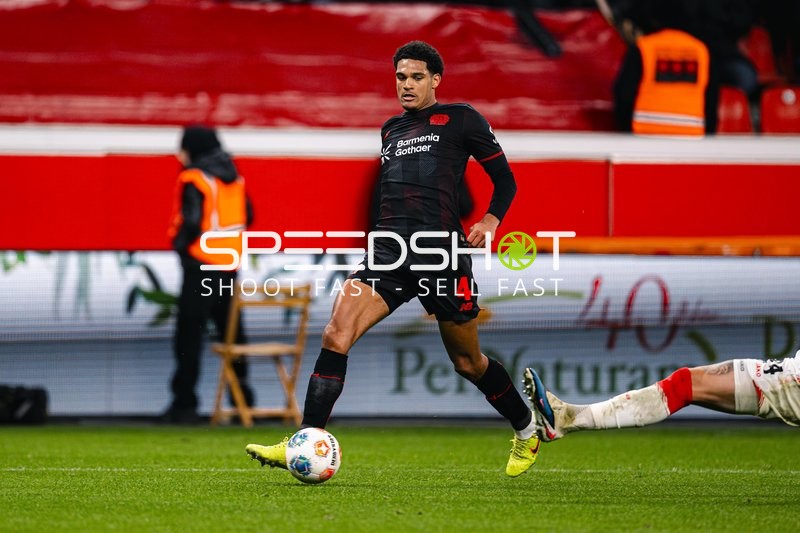 Ballkontrolle von Jarell Quansah (4; Bayer 04 Leverkusen)