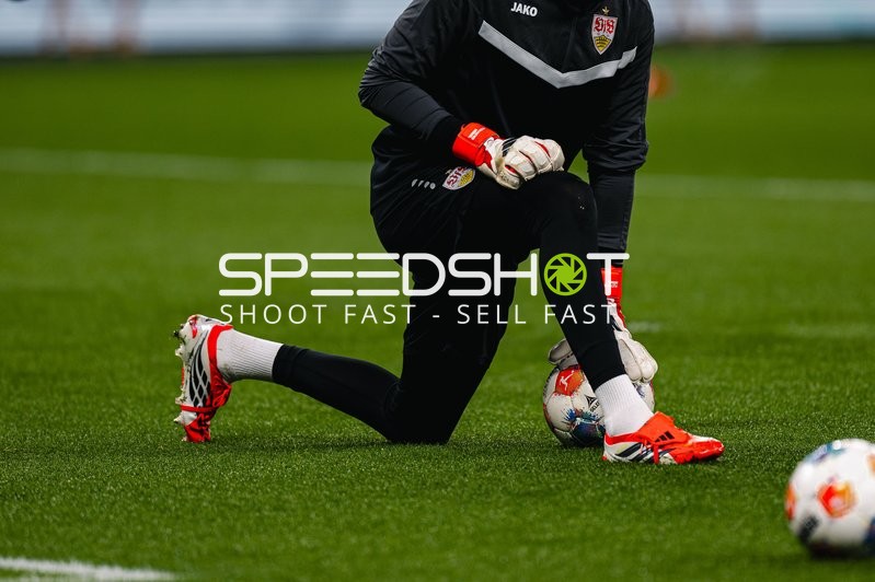 Torwart hält den Ball