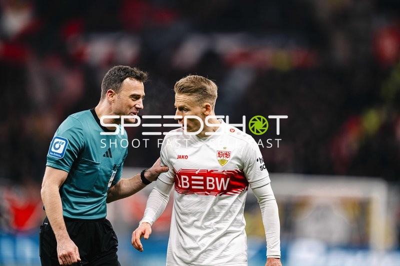 Diskussion mit Schiedsrichter