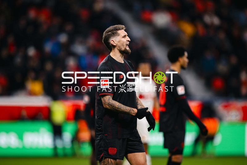 Spielszene mit Robert Andrich (8; Bayer 04 Leverkusen)