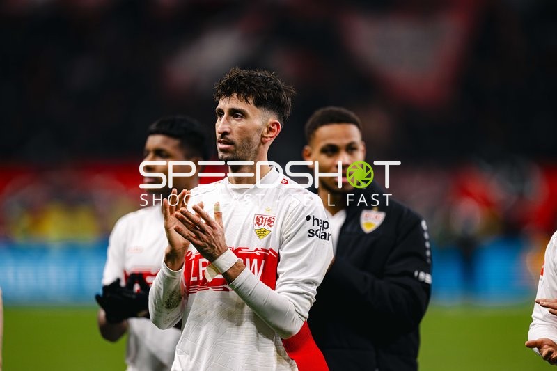 Spieler von VfB Stuttgart applaudieren