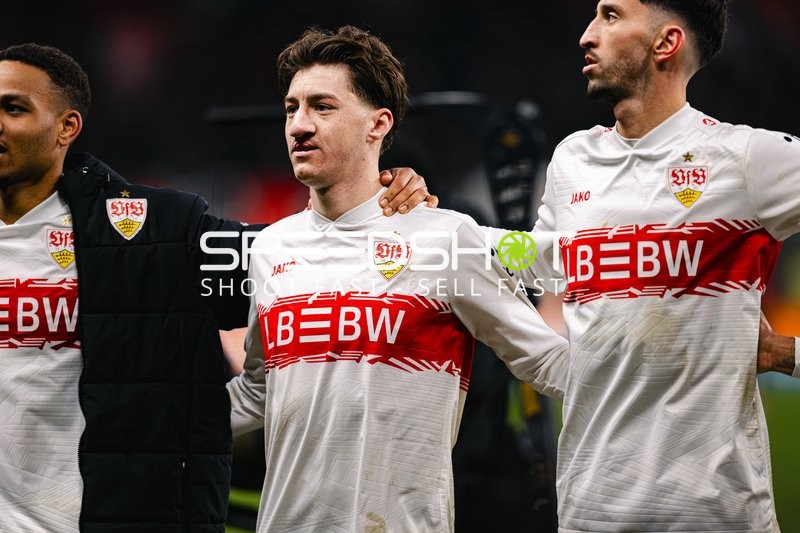 Spieler feiern gemeinsam