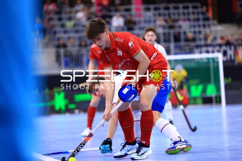 Tom STASSIN (19; Belgien) gegen František TOMS (7; Tschechien) im SNP-Dome