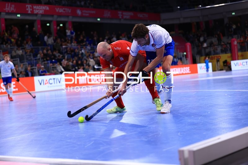 Dorian THIERY (2; Belgien) im Zweikampf