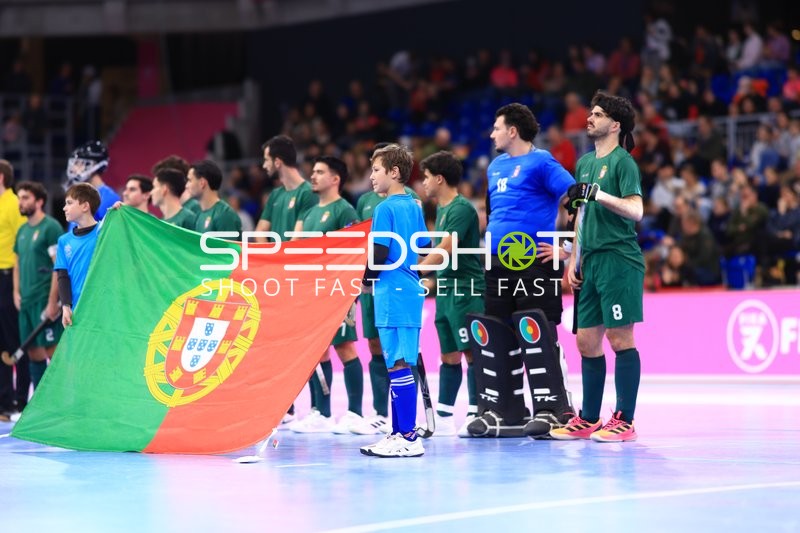 Spieler von Portugal und Schweiz bei Nationalhymne