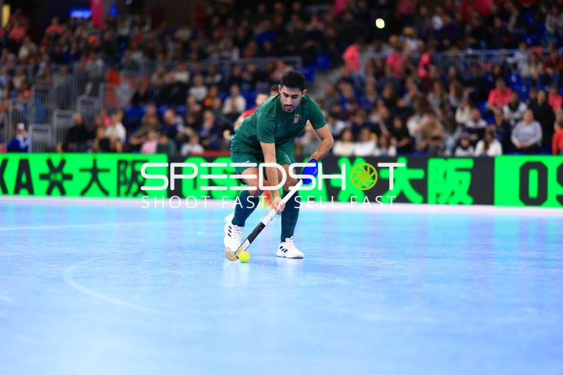 José VALINHAS (8; Portugal) mit Ballkontrolle